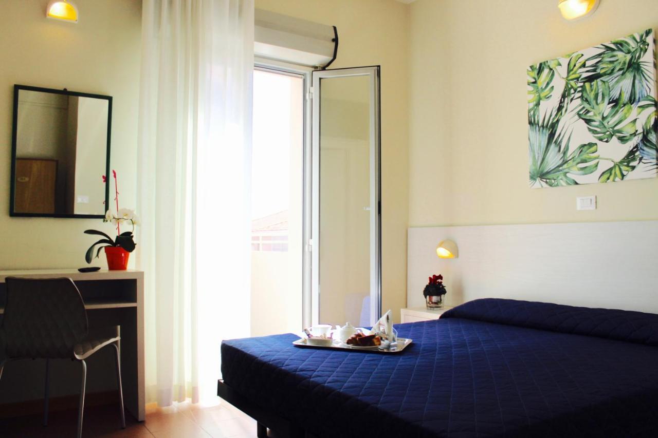 Hotel Fedora Rimini Esterno foto