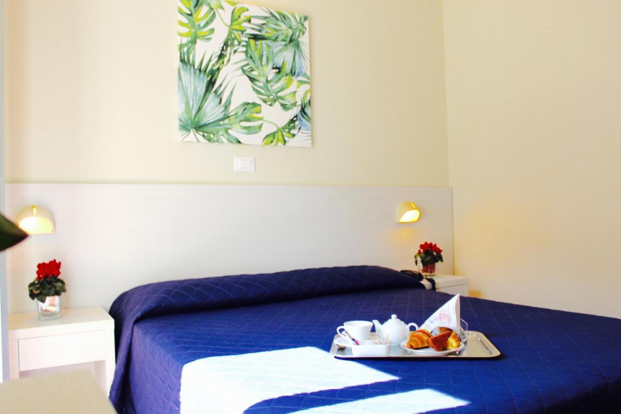 Hotel Fedora Rimini Esterno foto